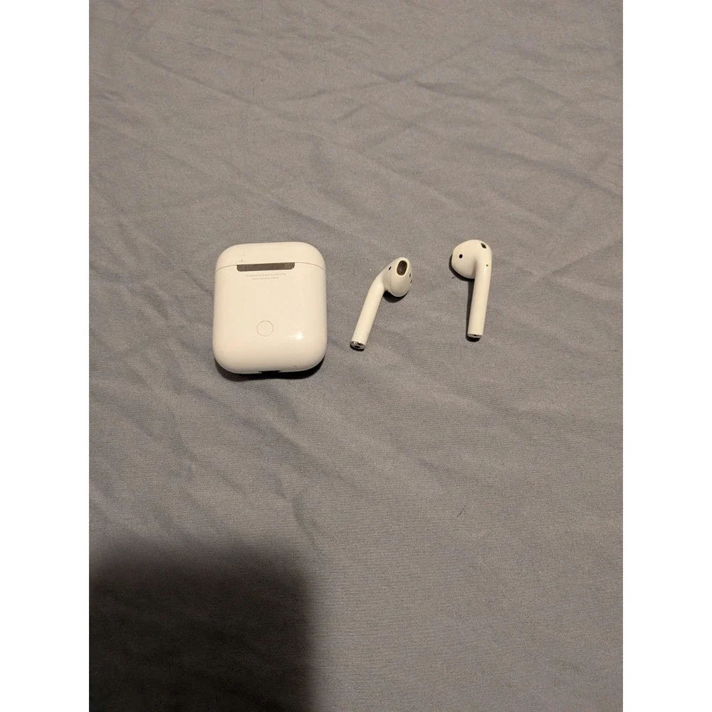 Apple AirPods (1st Generation) In-Ear Headsets with Charging Case - WORKING